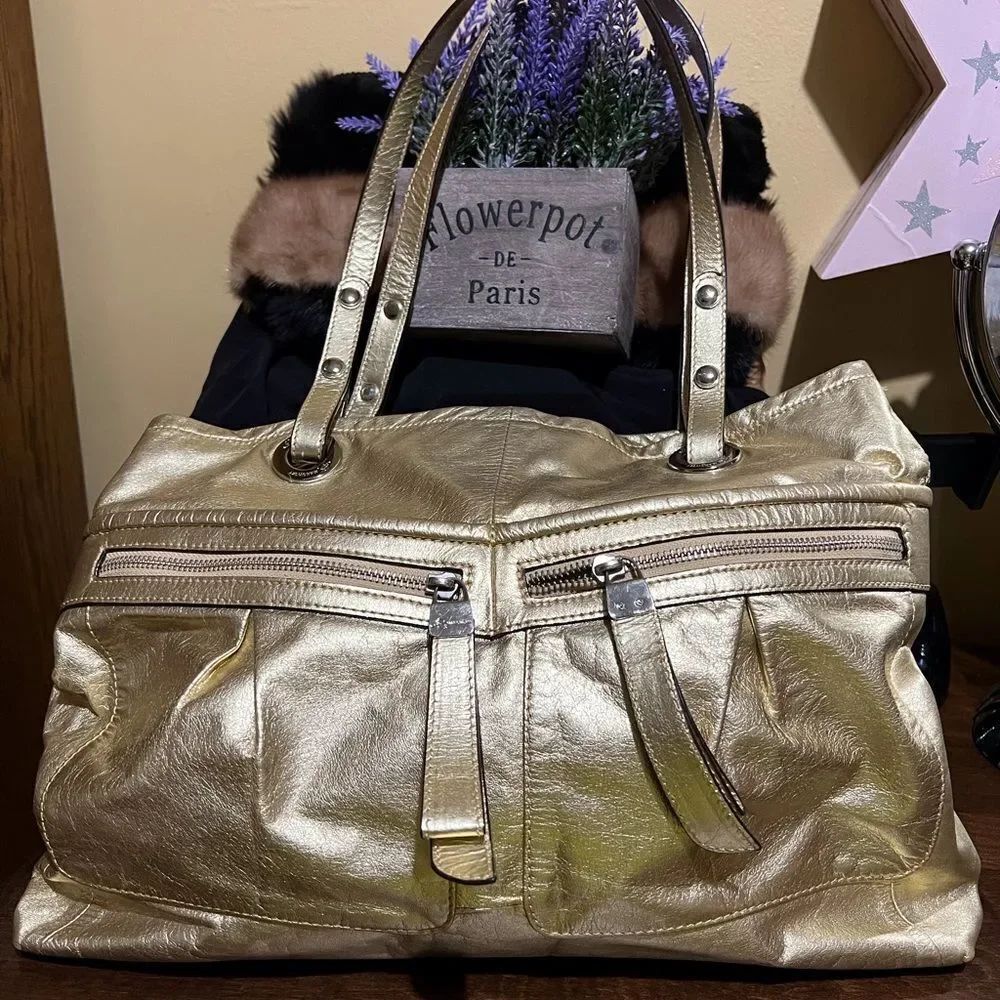 B. Makowsky Silver Leather Shoulder Bag Purse